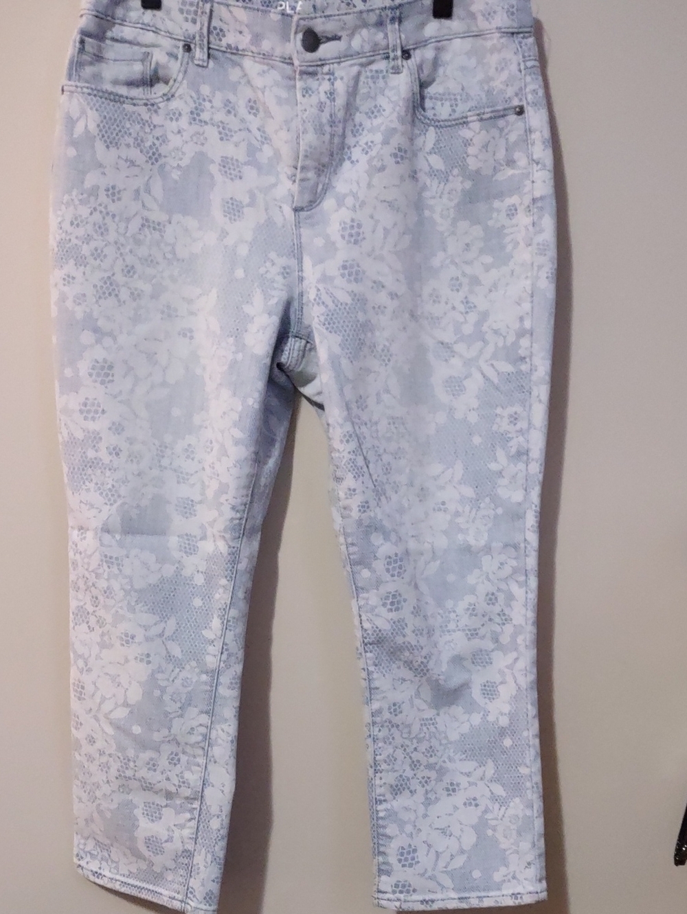 Chico's Platinum Floral Lace Print Crop Jeans Blue White. Size 05- Women Size 6